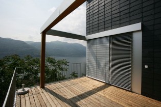 Фасад из сланца - прямоугольная горизонтальная кладка